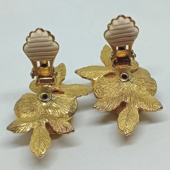* vintage Sarah Coventry large gold tone flower clip on earrings - Picture 5 of 5
